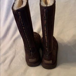 UGG Shoes - Size 9 Uggs UGG Shoes - Size 9 Uggs